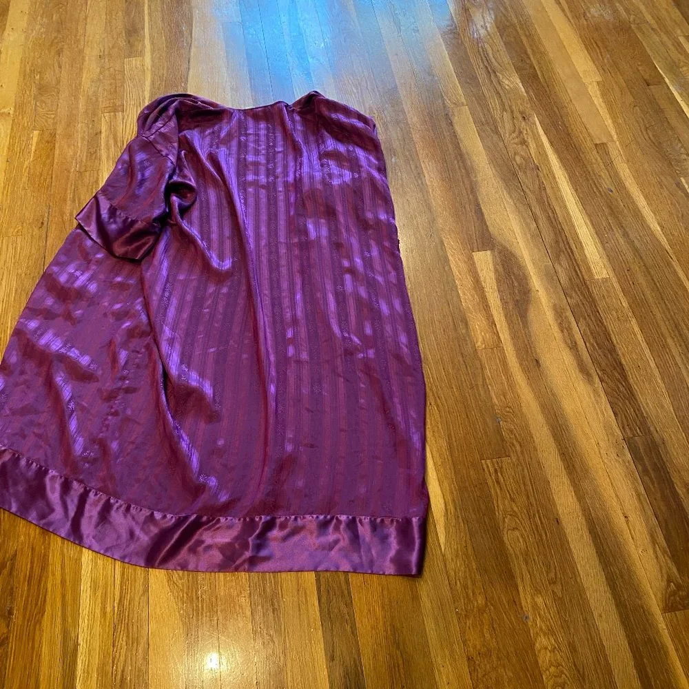 Vintage Victoria's Secret Gold Label Purple Silky long Robe Size M L No Belt